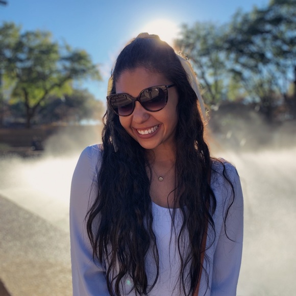 Meet your Posher, Akera - Picture 1 of 1